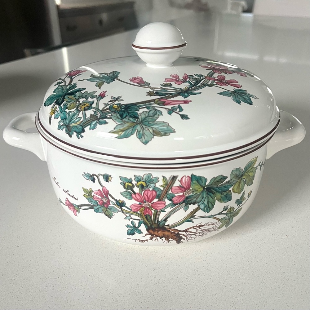 Vintage Villeroy and Boch Botanica
Round Covered Casserole Dish